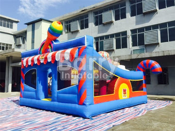 6 * 5.7 * 4.3 m Inflatable Bouncy Castle Children Amusement Dengan Elemen Sport