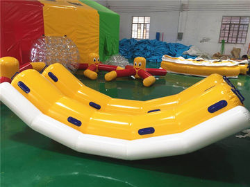 Komersial 4 Orang Inflatable Water Toys / Inflatable Banana Boat Towable Tube Untuk Ski Di Air